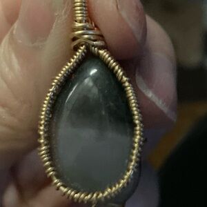 Elegant Gold and Dragon’s Blood Stone Teardrop Pendant